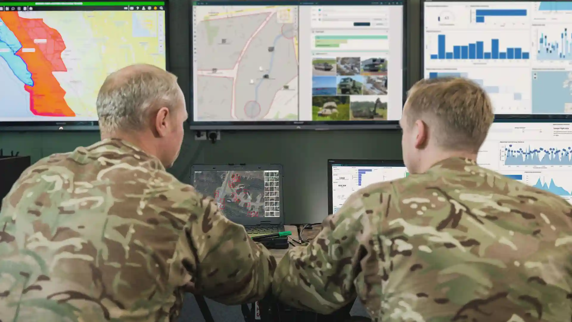 Staff looking at SitaWare Insight in headquarters