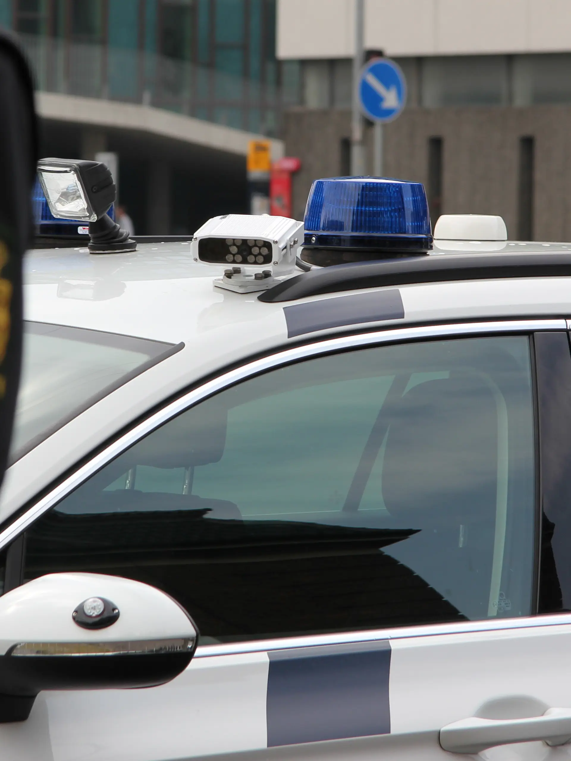 police car with sirenes
