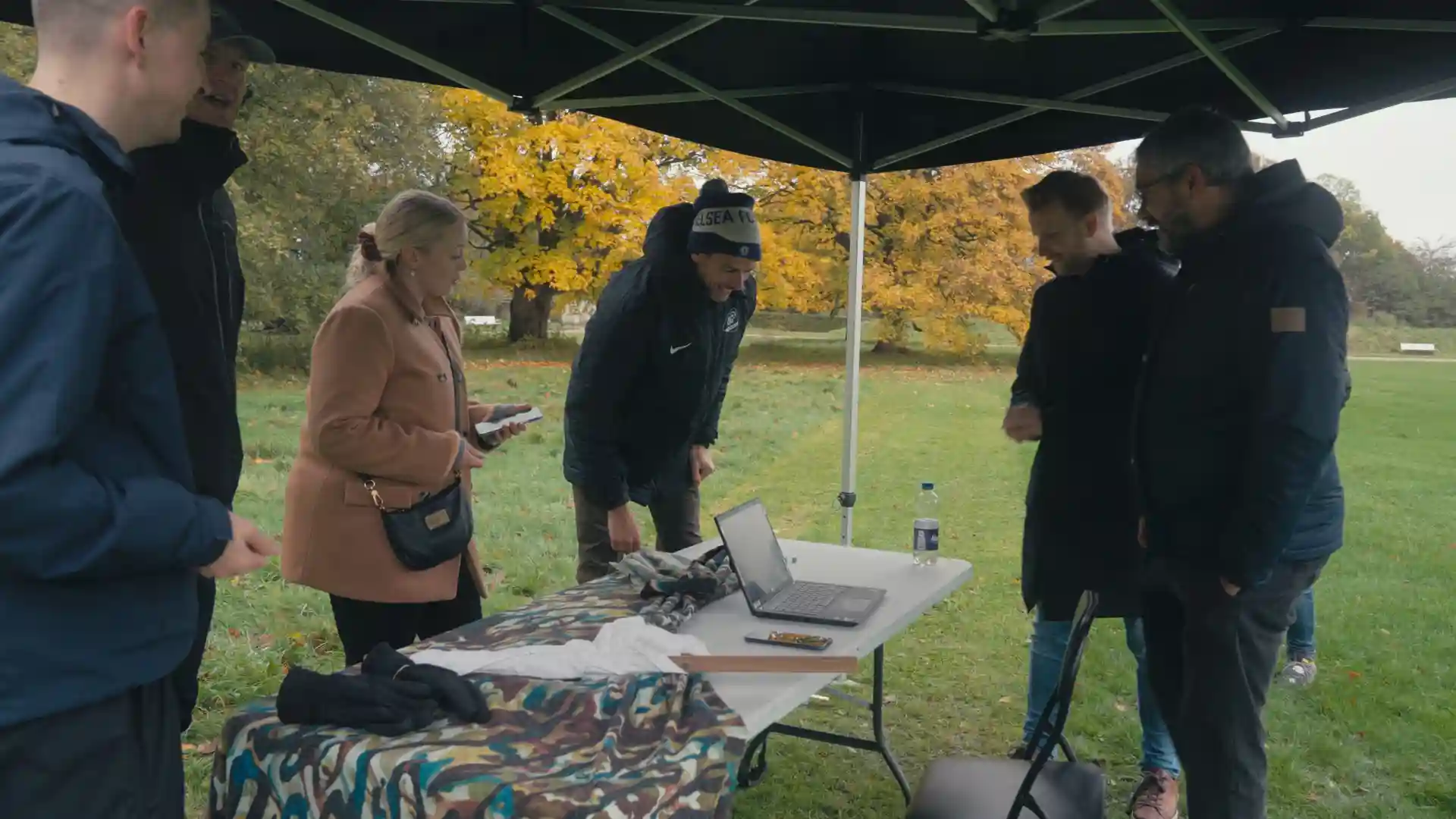 Headquarters employees using SitaWare for a teambuilding activity